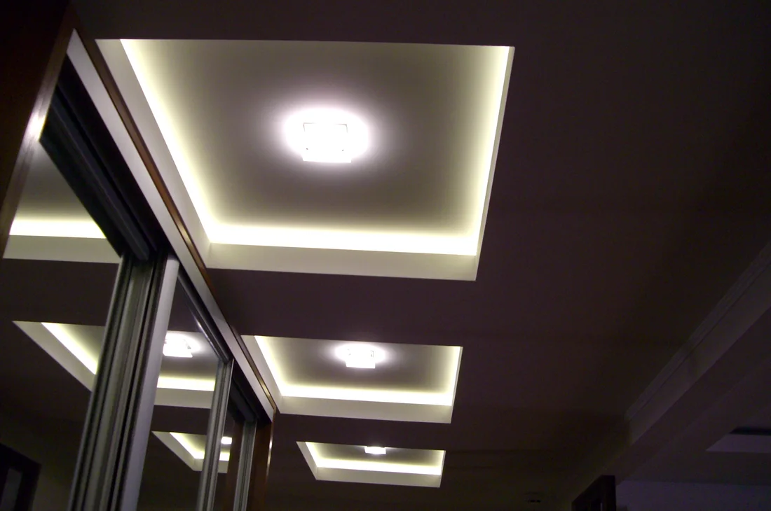 LED-strip geïntegreerd in een plafond