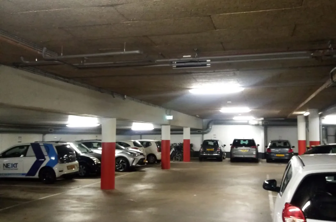 Verlichting op een parkeerterrein