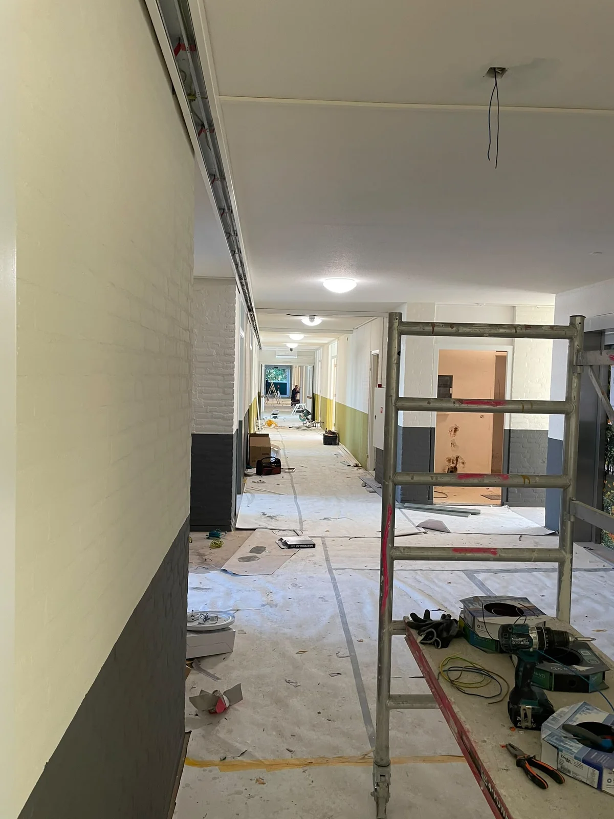 Elektrotechnische werkzaamheden tijdens de renovatie van een bedrijfspand